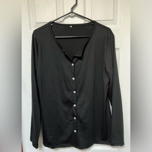 Women’s XL black button front blouse